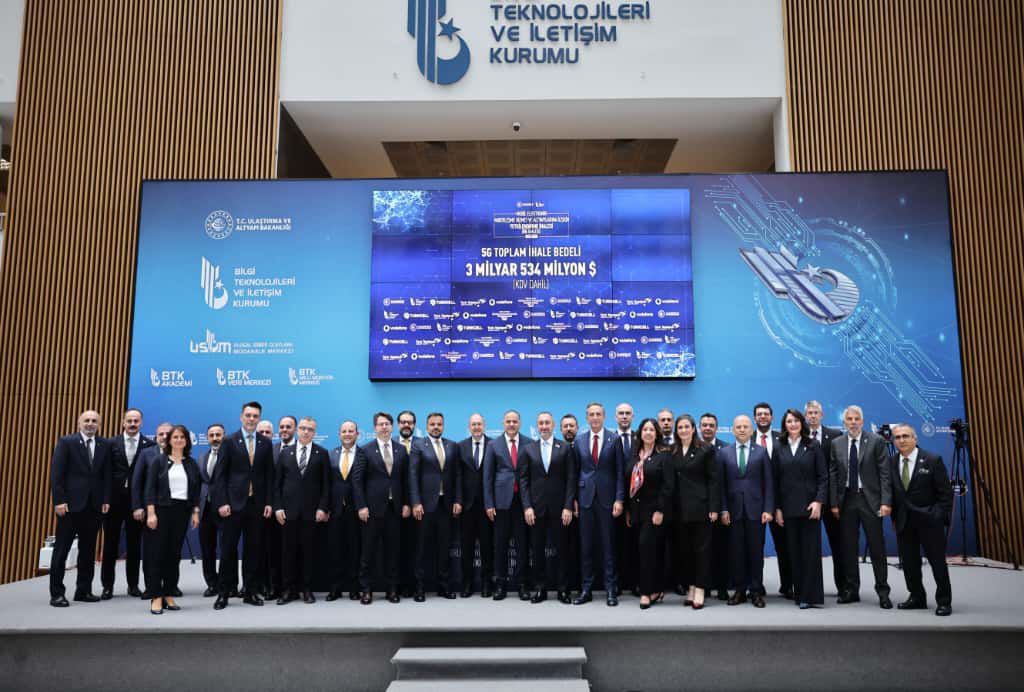 Türkiye’yi iletişimde daha da ileriye taşıyacak 5G ihalemizi bugün gerçekleştirdik. 

5G ihalesi kapsamında;

🎯 Asgari değer olarak belirlediğimiz 2 Milyar 125 Milyon ABD Doları hedefimiz KDV ile 3 Milyar 534 Milyon ABD Dolarına ulaştı.

Ekonomimize büyük bir katkı sunacak olan
