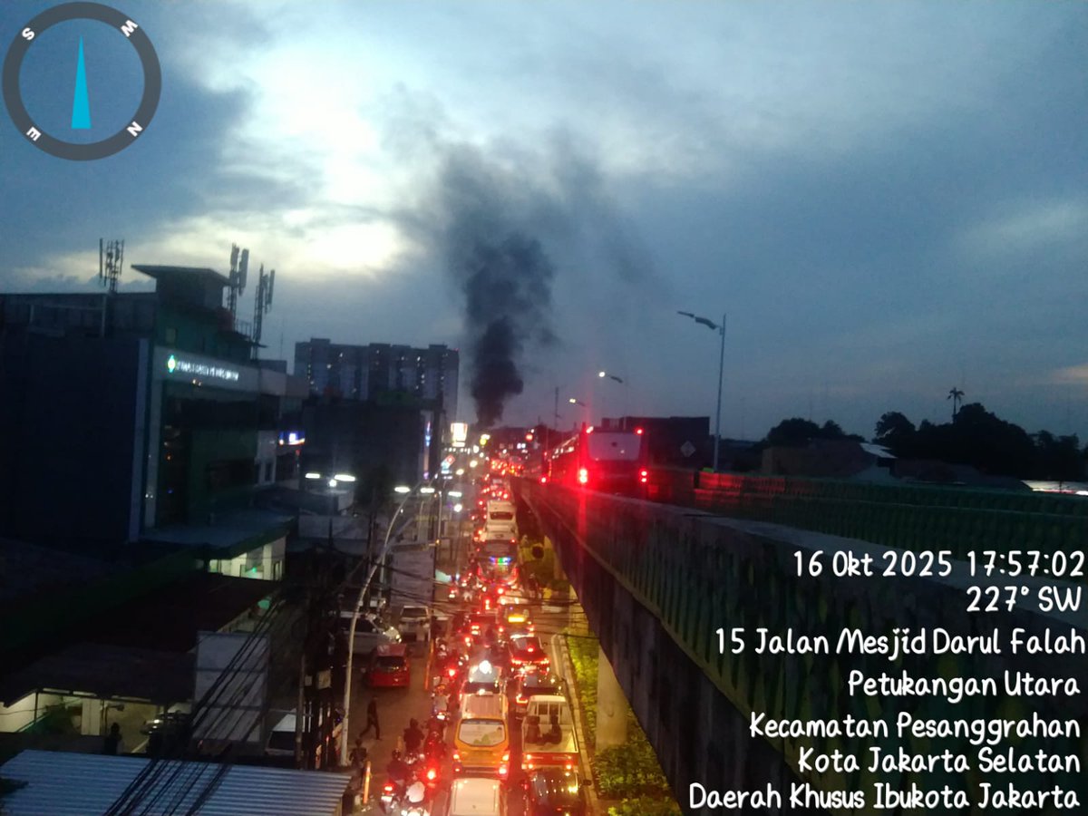 PT_Transjakarta's tweet photo. #INFOTRANSJAKARTA | Koridor 13, Rute 13B dan Rute L13E mengalami perpendekan hingga Halte JORR dikarenakan adanya Insiden Kebakaran di sekitar Jl Ciledug Raya. Pantau informasi terkini layanan Transjakarta melalui X pt_transjakarta, instagram: infotije, pt_transjakarta ataupun aplikasi TJ: Transjakarta. Mari kita #JagaJakarta #JAKI #PerluTahu #JAKI #PerluTahu #Koridor13 #Rute13B #RuteL13E