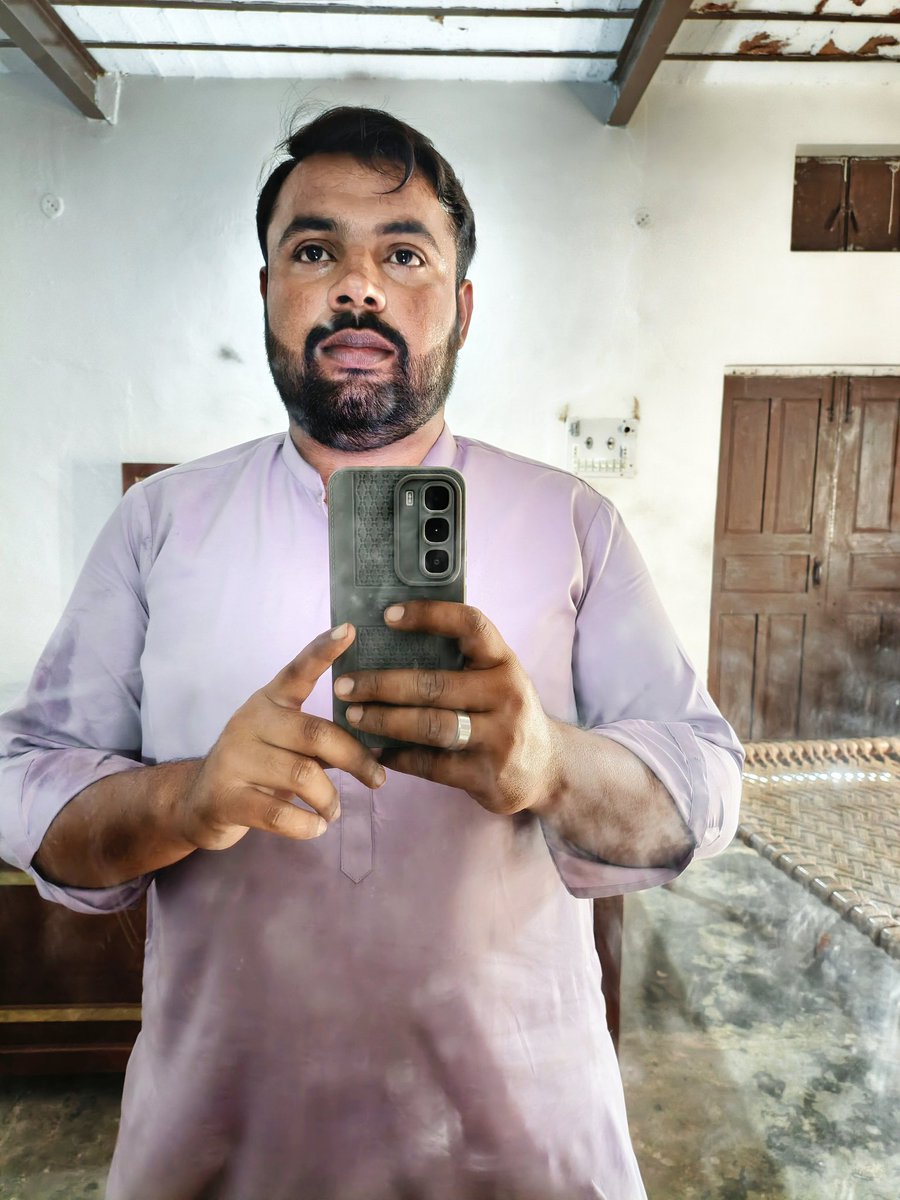 shibi2917's tweet photo. آنکھوں میں آنسوں لیے گھورتا ہی رہا مجھے💔
آئینہ میں کھڑا شخص پریشان بہت تھا😔
#قومی_زبان https://t.co/zv6TguHuEH