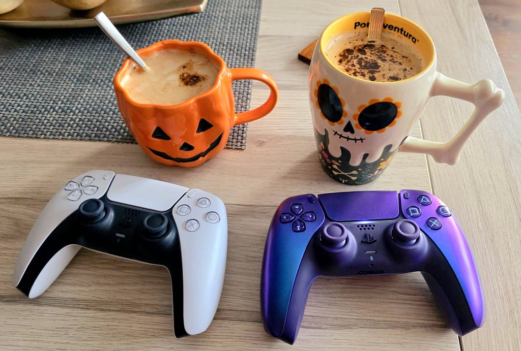 El café sabe mejor acompañada de  mi player 2 <a href="/JirafitaBlue/">🍁 Mei 🍁</a> ☕️