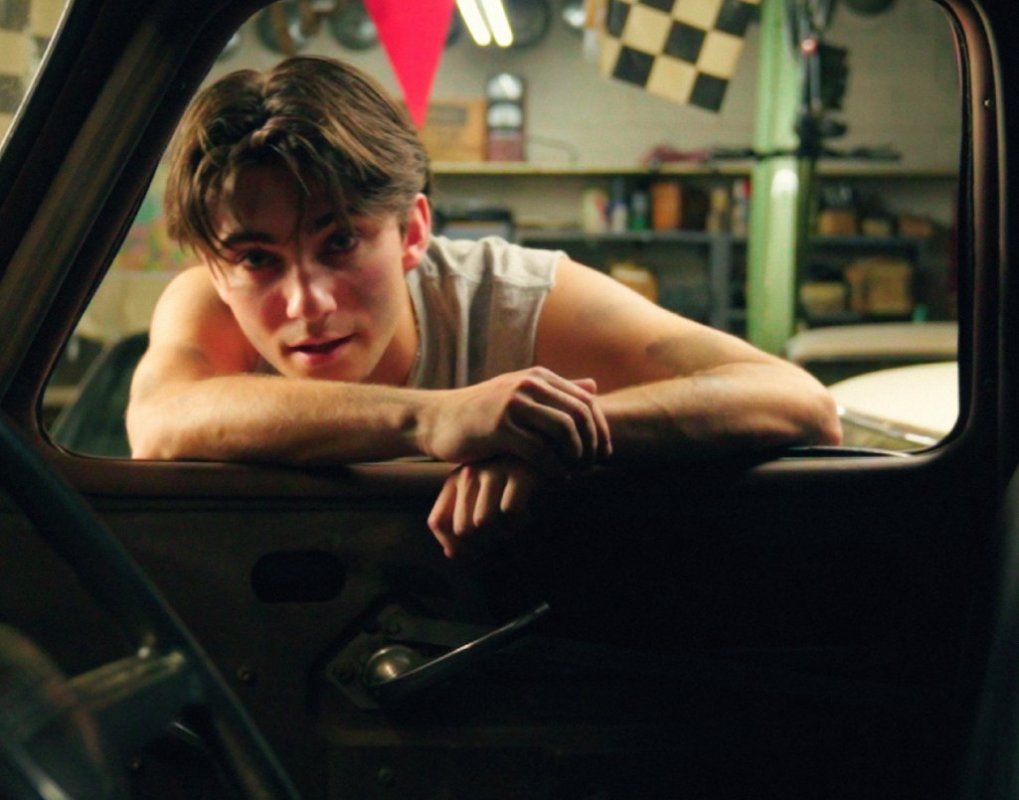 Emerging artist AJ Vitanza masterfully blends R&amp;B, hip-hop, and pop into an undeniably captivating sound on "2 Much 2 Say." He is on a relentless journey to share his distinctive artistry with the masses.

eqmusicblog.com/emerging-artis…