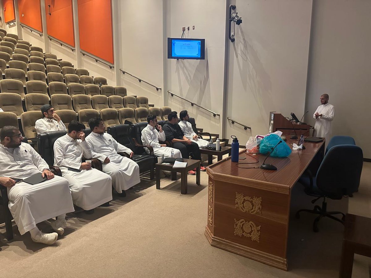 نادي الرياضيات - كلية العلوم tweet media