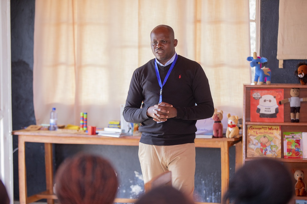 Ijamboryumwana1's tweet photo. #HappeningNow: With the support of @Book_Aid, @Inezafondation, in collaboration with @RulindoDistrict, is conducting a two-day training for caregivers working in various #ECDs in the District.
“Let’s work together to stimulate a child’s brain — the foundation for a better life!” https://t.co/xfA7Rw3kkB