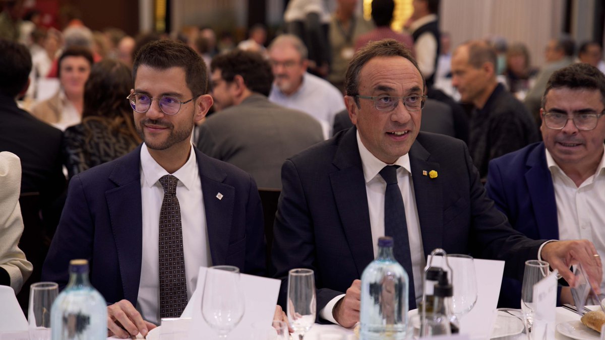 👥 Més de 150 persones i 17 geoparcs han participat des de dimarts a les Jornades Obertes de la Xarxa Estatal de Geoparcs, que han tingut l'educació com a eix central i un ampli suport institucional.

Gràcies per fer-ho possible!

🔗 geoparc.cat/mes-de-150-per…

<a href="/consellbages/">Consell Comarcal del Bages</a>