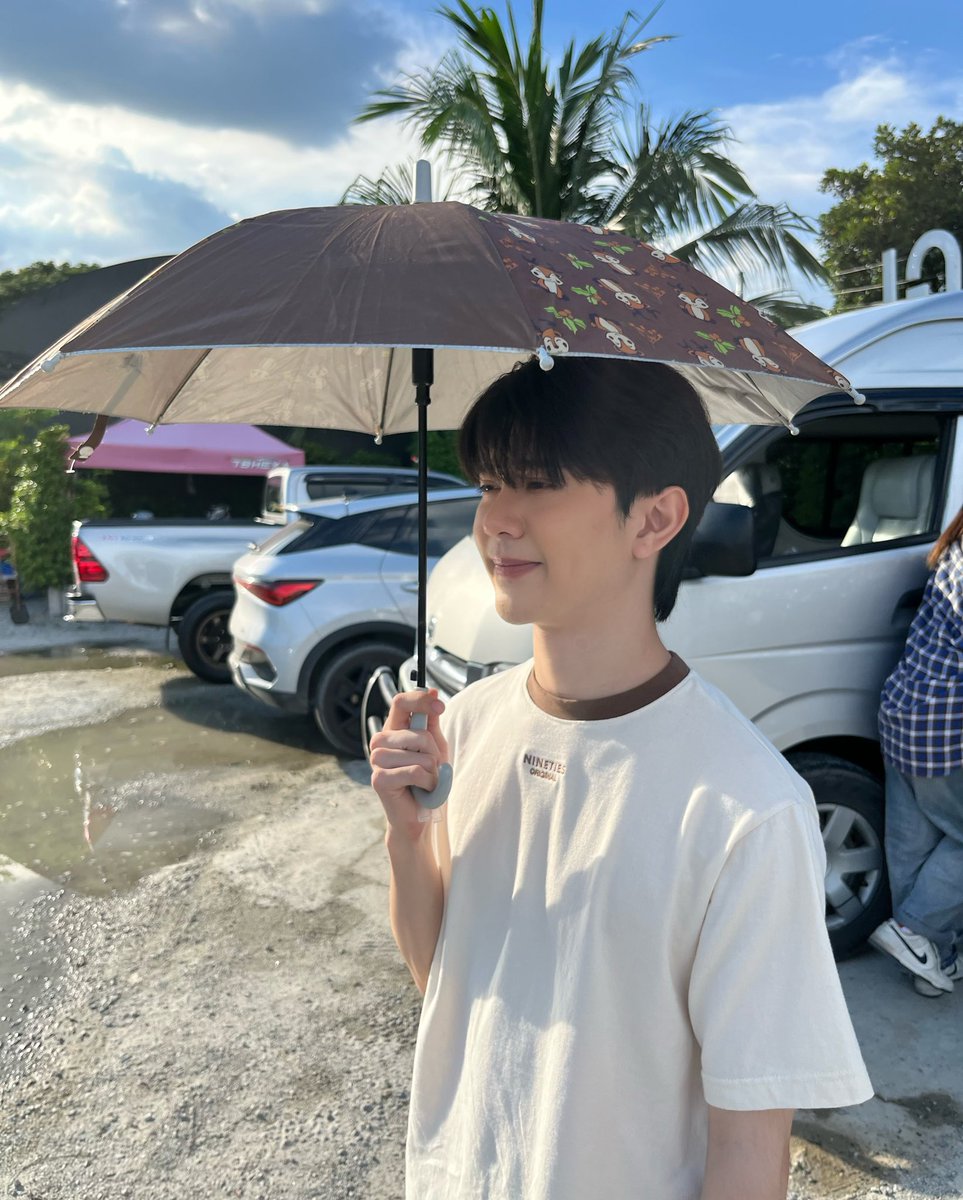ฝนตกมั๊ยเดี๋ยวไปรับจะได้ไม่เปียก  #FoureveryouP2Q6