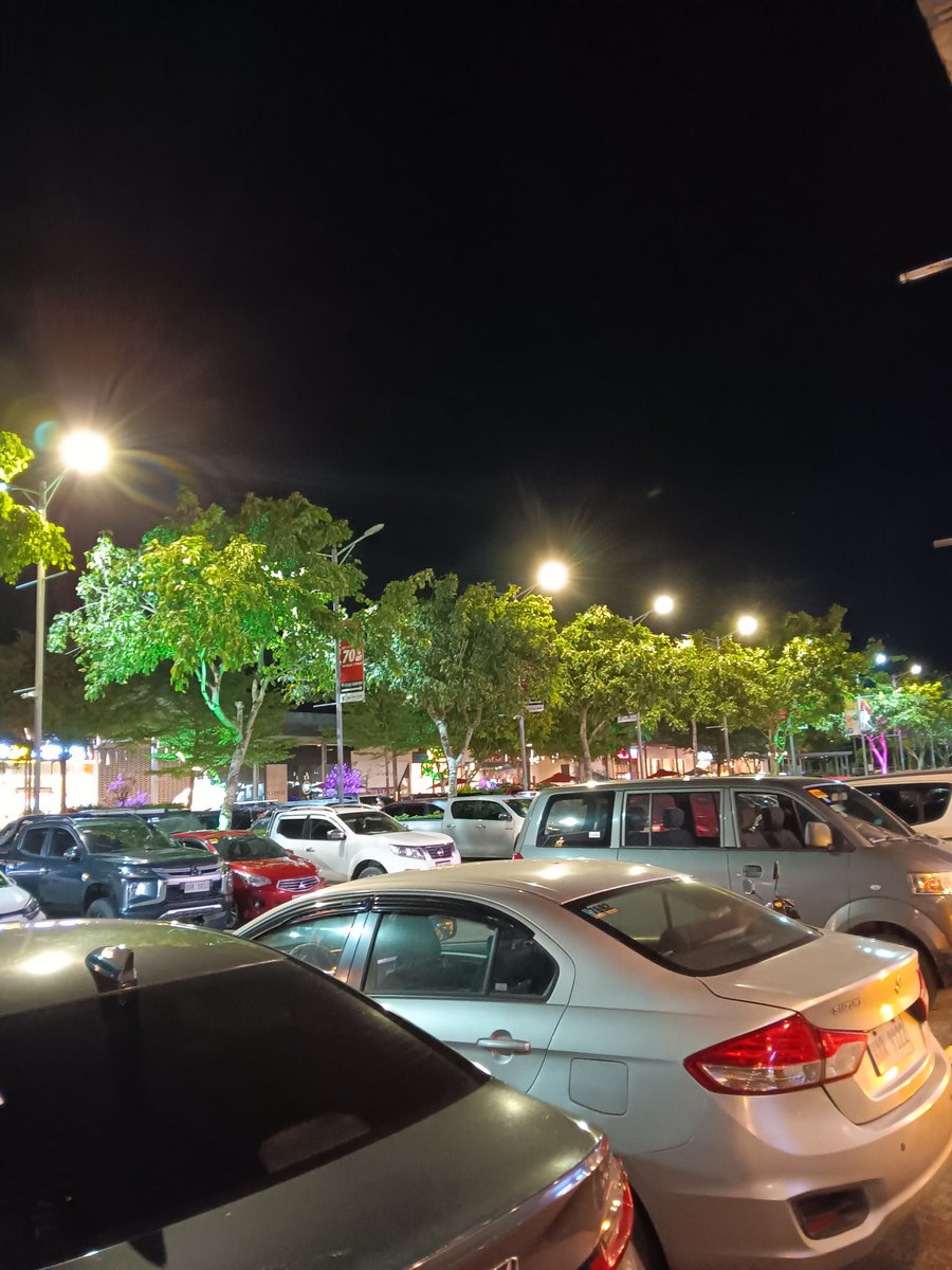 Entdix's tweet image. Sino here?