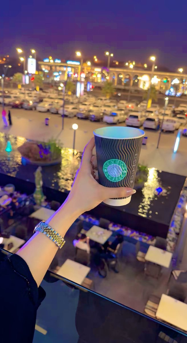 هذا المُستخدم منشرح صدره ومزاجه رايق 
والسبب يعود إلى كوب قهوه يسر الخاطر 🤤✨