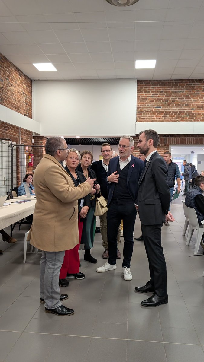 JeanMoulliere's tweet photo. 👷‍♂️ À #Phalempin ce matin pour le Forum Connect’Emploi ! Près de 300 offres d’emploi proposées par une trentaine d’entreprises locales, des acteurs de la formation et de l’insertion, et des outils innovants comme Workeez, le « Tinder de l’emploi », pour faciliter la rencontre entre recruteurs et candidats.

Une belle initiative pour les habitants du territoire à la recherche d’un emploi. Bravo à Caroline Plüss, Adjointe au Maire et à l’ensemble des partenaires pour cette organisation réussie.