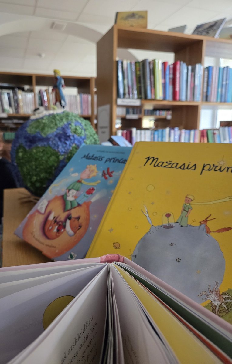 LucieStepanyan's tweet image. Notre meilleur ambassadeur à travers le monde entier #LePetitPrince #MažasisPrincas  #Alytus #Lituanie @francediplo