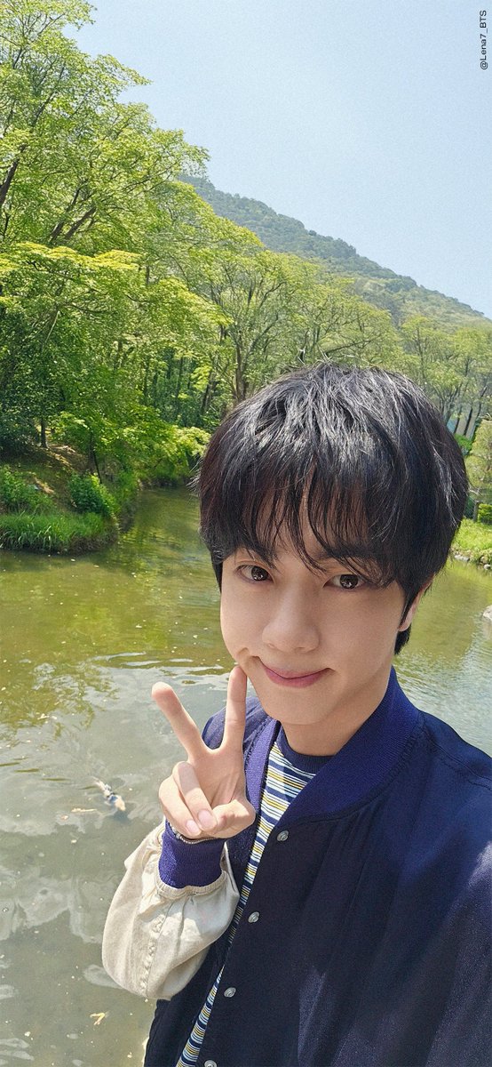 mikrobngtn's tweet photo. I’m voting #Jin for the #2025MAMAVOTE https://t.co/MDDAyzED61