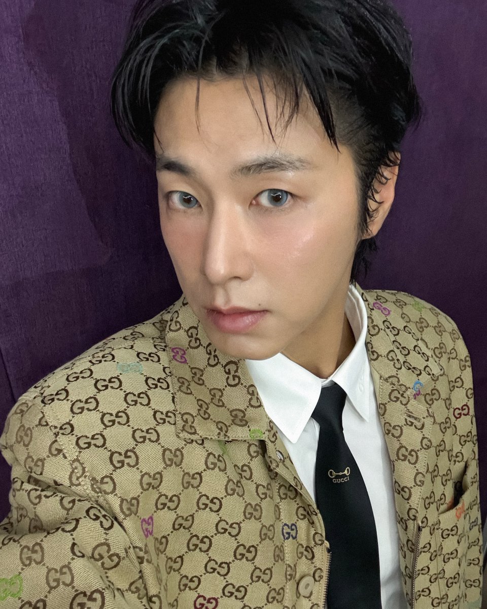 TVXQ's tweet photo. Body Language 첫 방🕺

#UKNOW #유노윤호
#BodyLanguage #UKNOW_BodyLanguage
#IKNOW #UKNOW_IKNOW
#TVXQ! #동방신기 #東方神起
#엠카운트다운 #MCOUNTDOWN https://t.co/Mgxr35c0qq