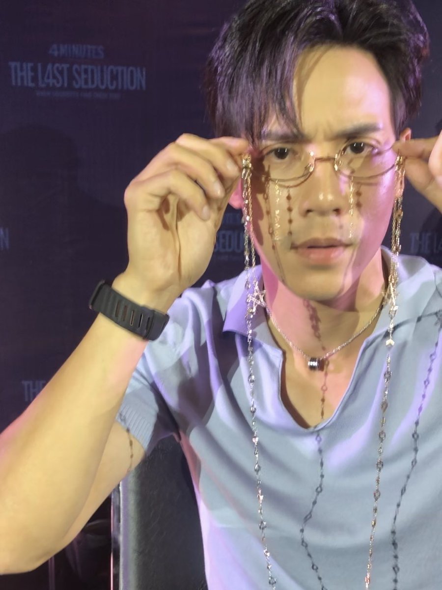 แวบแรกคือครูเพ็ญศรีอ่ะ 554455555555554554555555555555445555444555444445555555