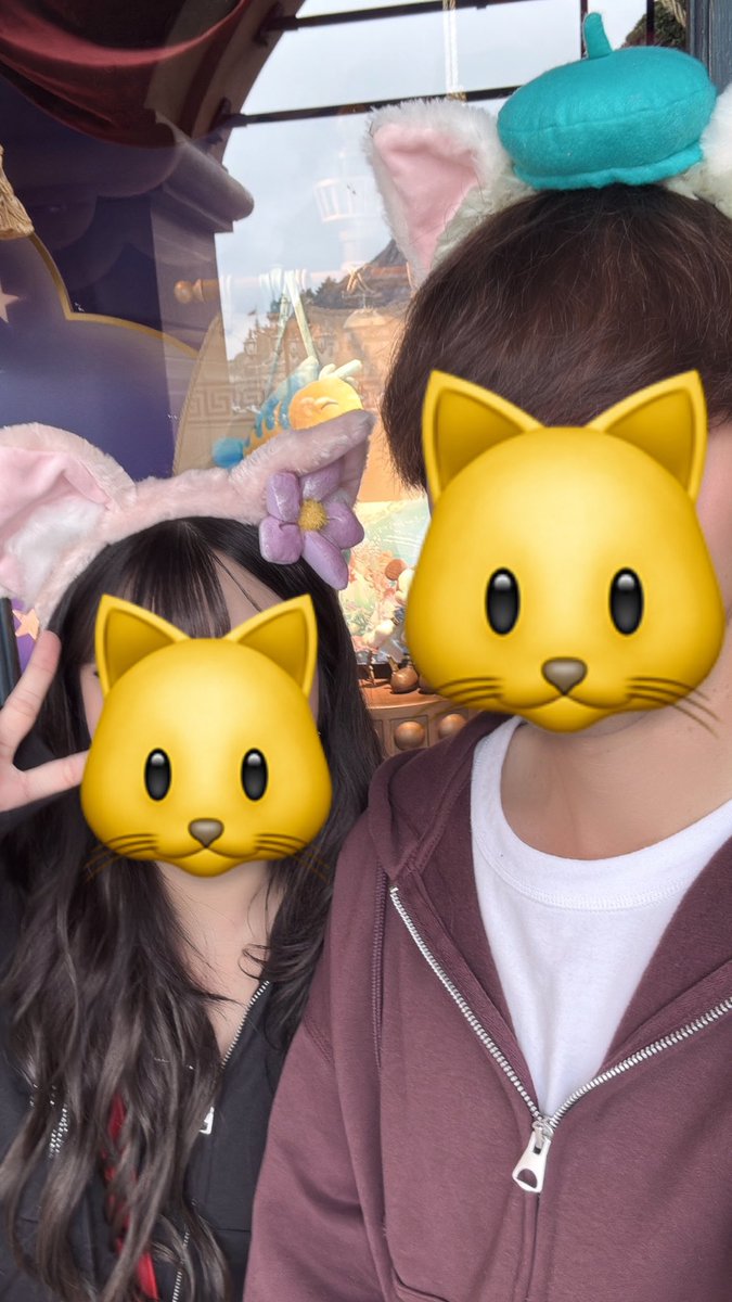 誕生日旅行たのしかったよー😸😸
雨で髪の毛死んだけどカチューシャつけてくれたの嬉しかったし可愛かったー😸👍🏻