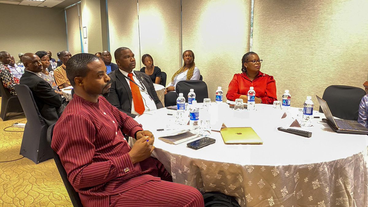 ZimLabourCenter's tweet photo. #IN PICTURES: The Friedrich Ebert Stiftung, in partnership with the Zimbabwe Labor Center, today hosted a labor forum examining the labor sector, with a key focus on the Public Service Amendment Bill @TafadzwaChoto @RMajongwe @amwuz_zw https://t.co/xiYEyGd2pH