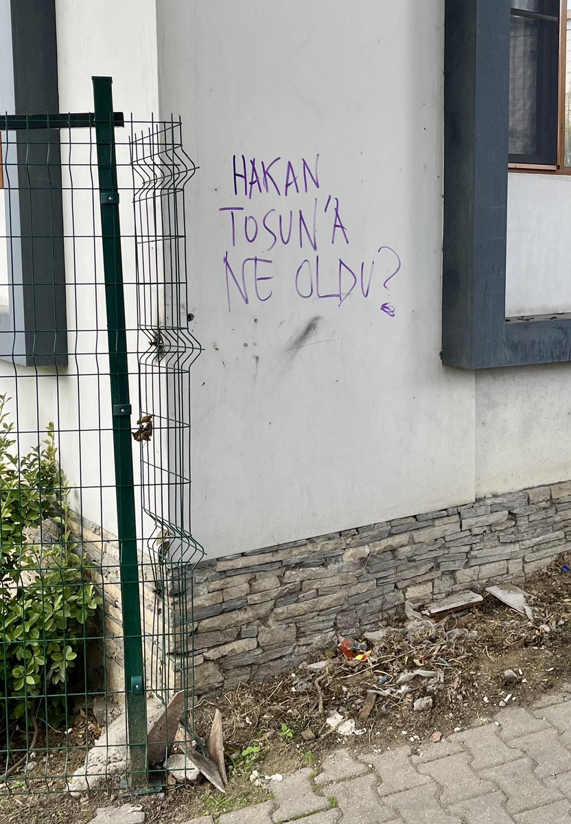 Binleriz, #HakanTosunİçinAdalet talep ediyoruz, bir ağızdan soruyoruz: #HakanTosunaNeOldu?