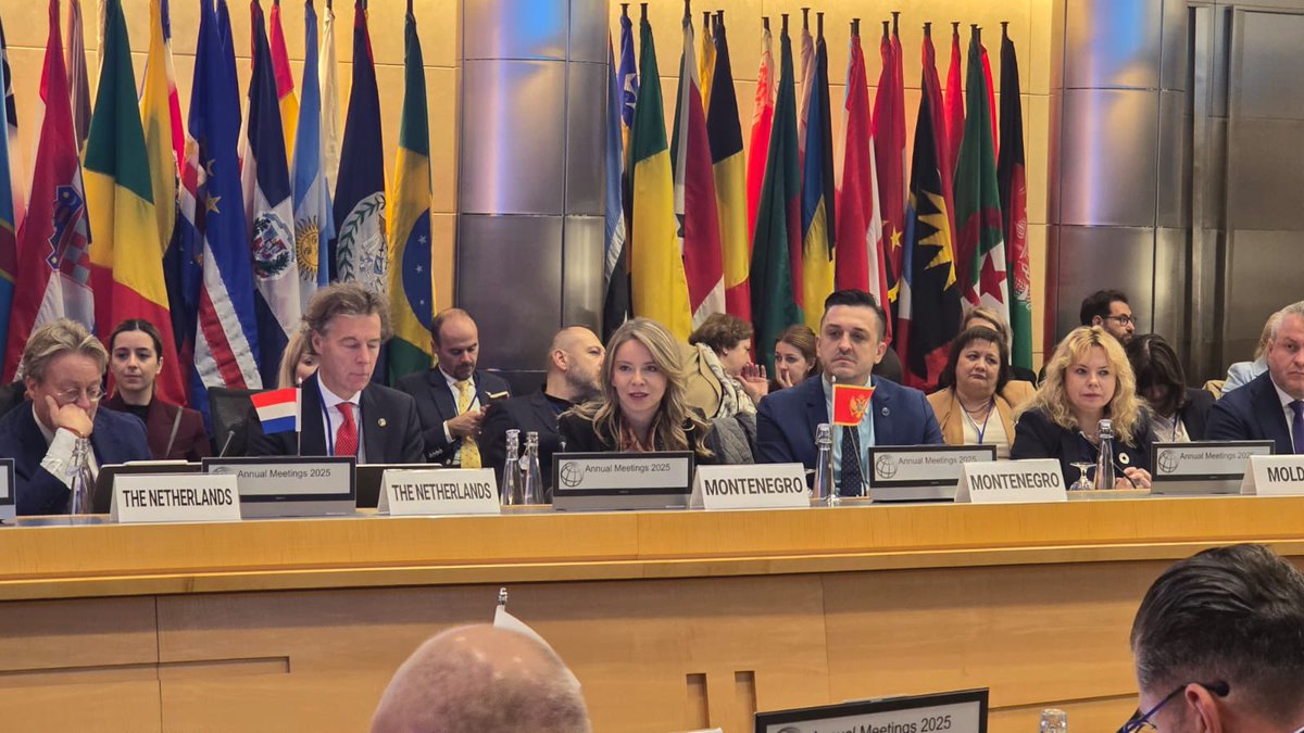 📌 Delegacija 🇲🇪 učestvovala je na sastanku Holandsko-belgijske konstituence Svjetske banke i MMF-a 🌍

💡 Istaknuta je važnost nastavka strukturnih reformi koje jačaju otpornost ekonomije i podstiču održivi razvoj. 🌱📈