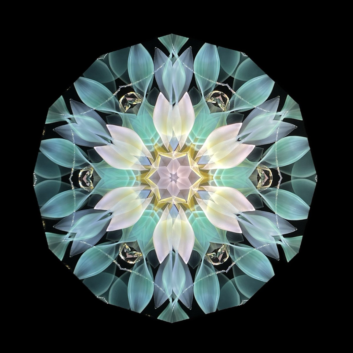 ガラスの万華鏡 香川千幸 (@chiyukikagawa) / Posts / X