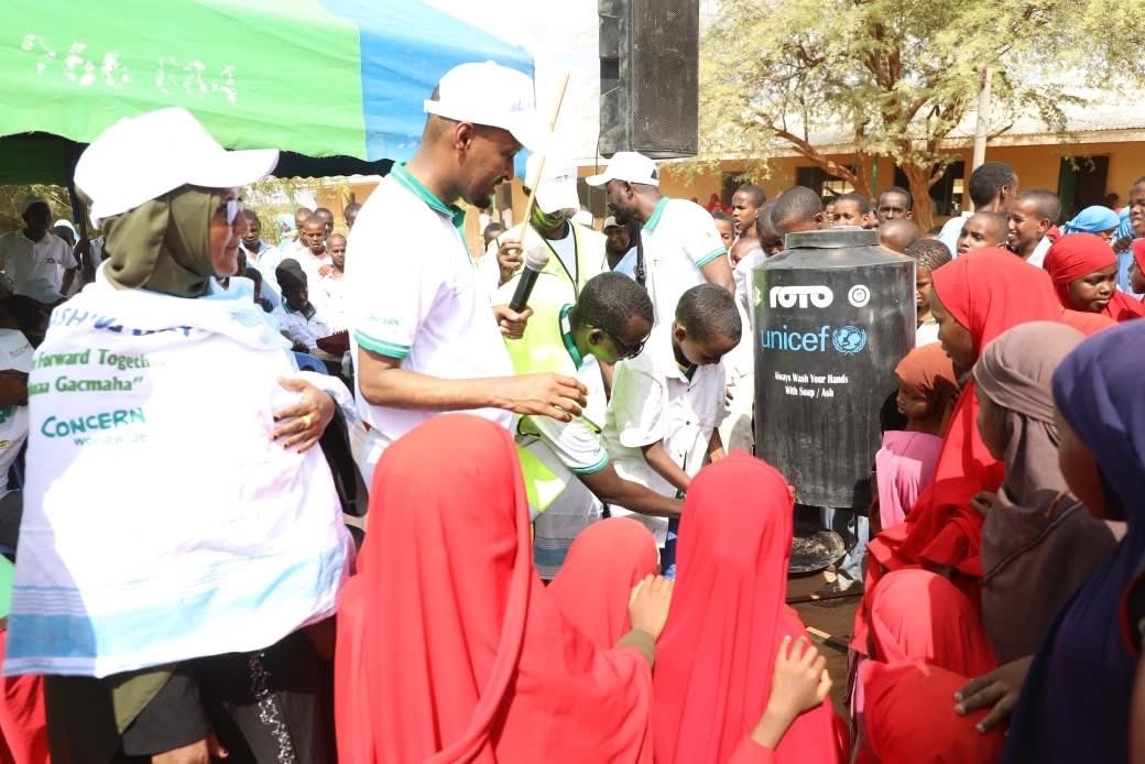 RACIDA_Ngo's tweet image. 🌍 Global Handwashing Day 2025

Theme: “Our Future is at Hand, Let’s Move Forward Together.” 🫧

RACIDA, with @ConcernKenya, @Irish_Aid &amp;amp; the @Mandera_cgvt, marks #GlobalHandwashingDay by promoting handwashing, safe water &amp;amp; #CLTS through the #HanaanoProject.

💧Together, we build