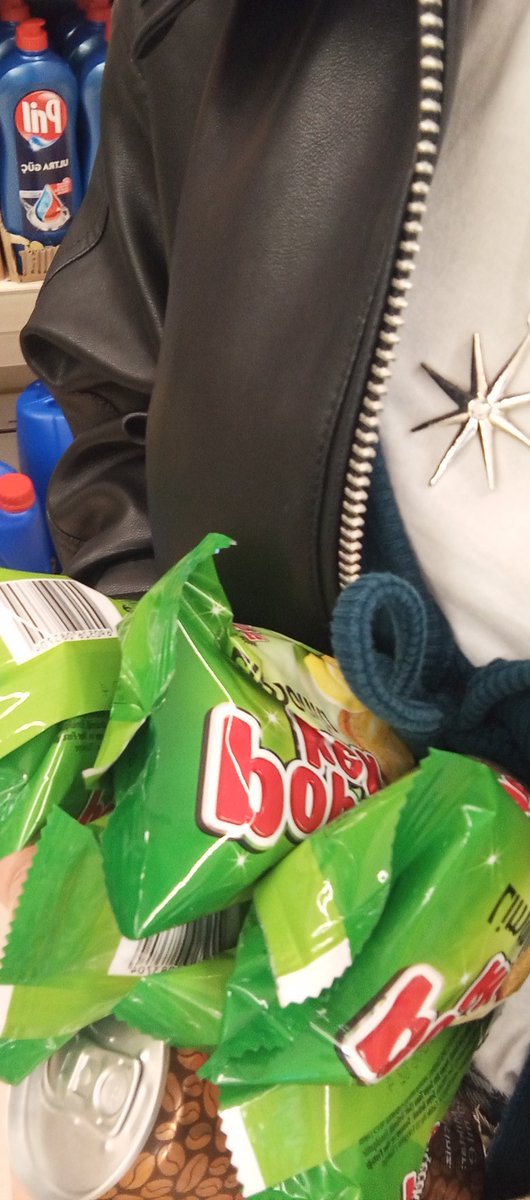 Limonlu keki çok sevdiğimi belli etmemeliyimm (her seferinde ben 🤧)