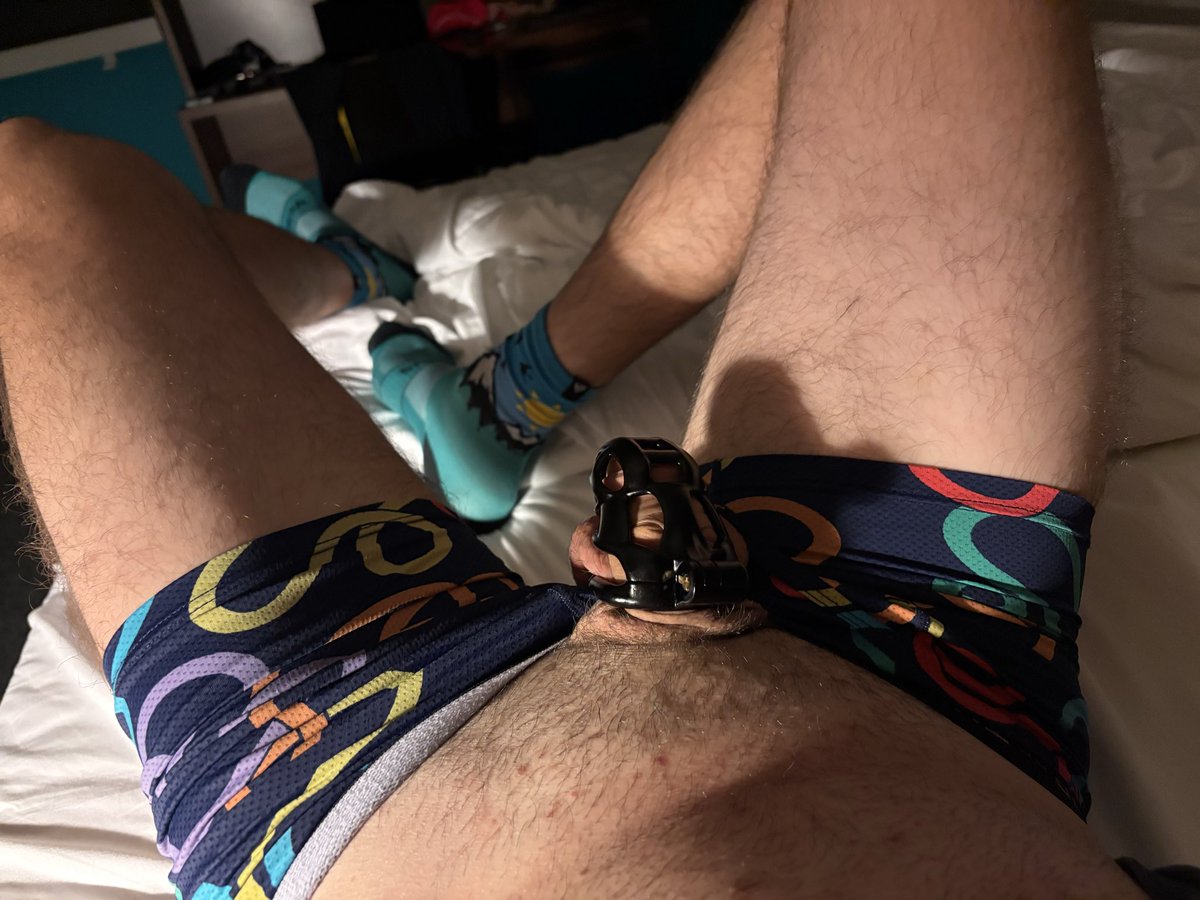 cameleon20001's tweet photo. Cage check 😃 https://t.co/CfnzQ4Z33o