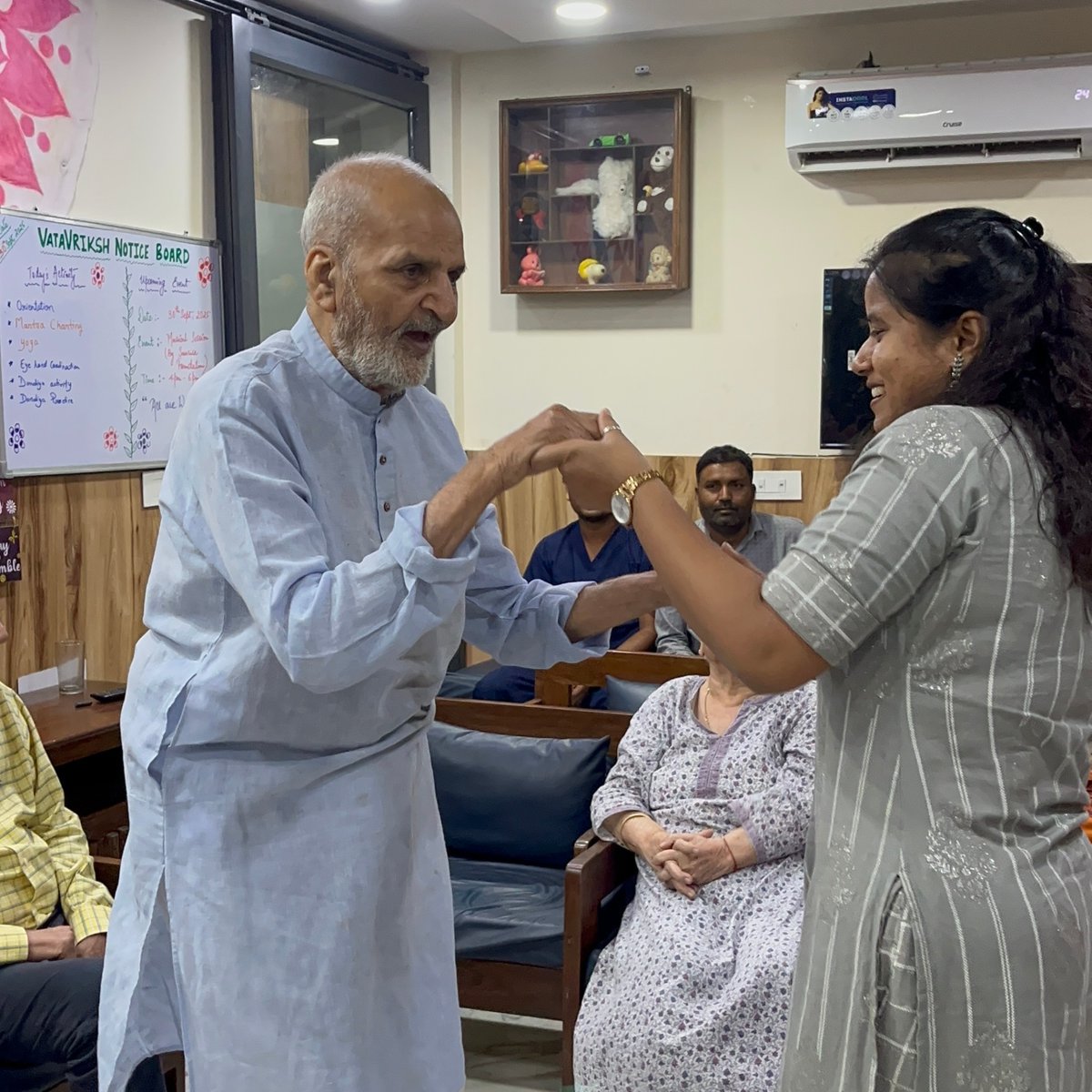 Providing the best care for the elderly at home means safety, nutrition, love, and daily support. Make their golden years joyful and dignified! 💛 #ElderlyCare