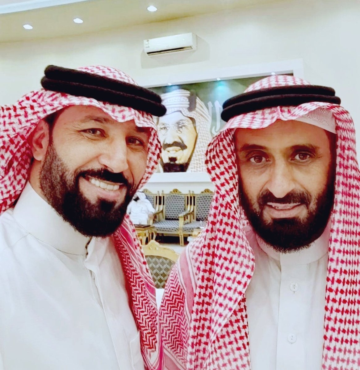 Aboasseel2030's tweet photo. نبارك للصديق الغالي الأستاذ / محمد ضمران الدوكة #الشراري ترقيته للمرتبة العاشرة بهيئة الإذاعة و التلفزيون ، سائلين الله له التوفيق ، ألف مبروك أبو عمر و تستاهل كل خير . https://t.co/fXFqymK6xZ