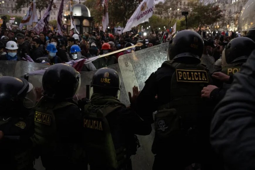 Rojava_Post's tweet image. One person was #killed and more than 100 others were
#injured in the #Peruvian capital, #Lima , following
clashes between demonstrators and security forces during
a massive youth demonstration against the
#political_class.
#Rojava_Post