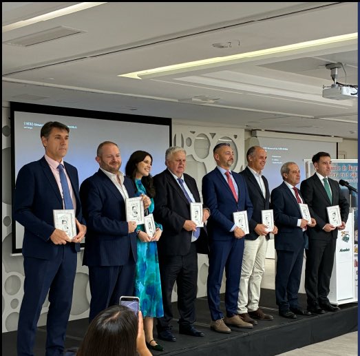 Rafael Roig, presidente de la <a href="/FEBTbaleares/">FEBT</a>, ha sido reconocido  como uno de los protagonistas del transporte de viajeros en el 25º aniversario de <a href="/NexobusCom/">Nexobús</a>. Ha recibido el galardón en Madrid junto a las figuras más influyentes del sector durante el último cuarto de siglo.