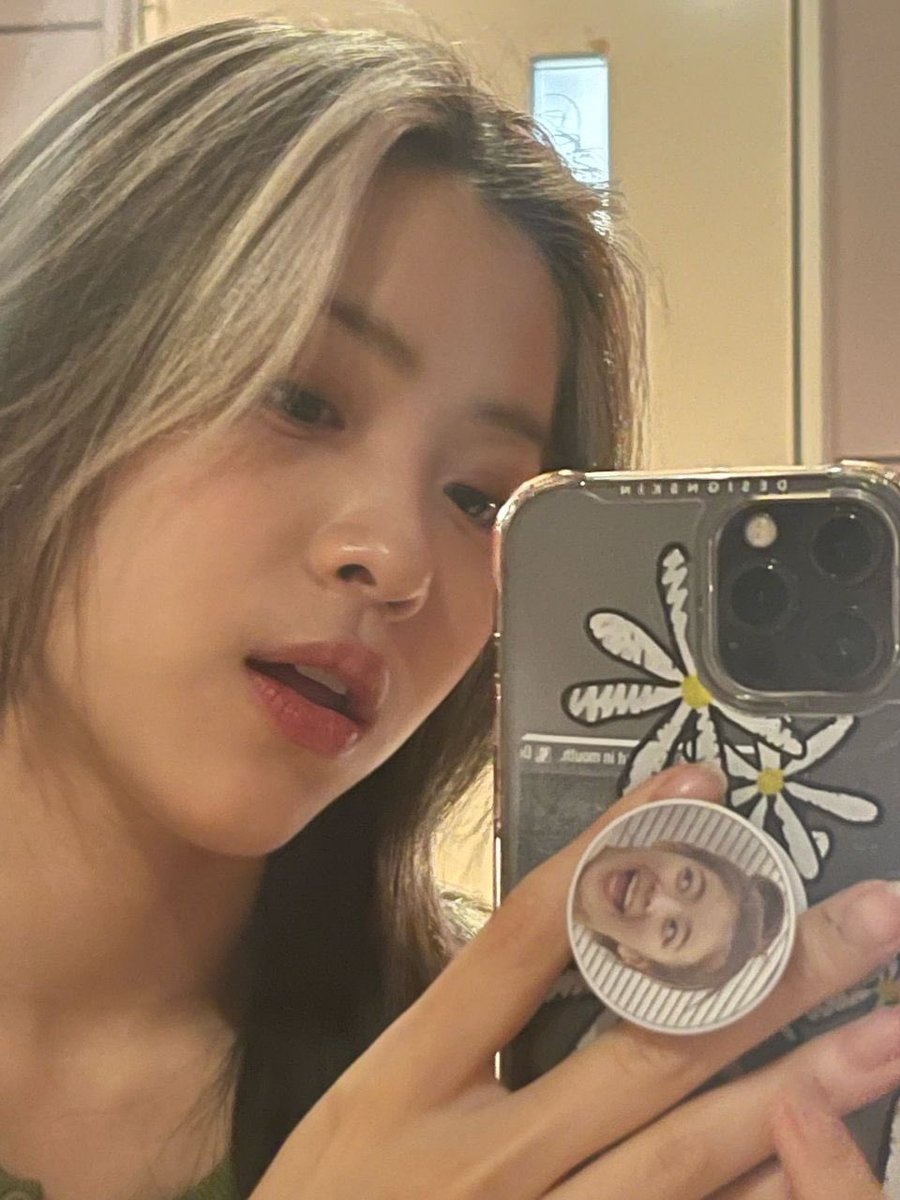 itzybubblle's tweet image. [ 030322 ]  - 🐱