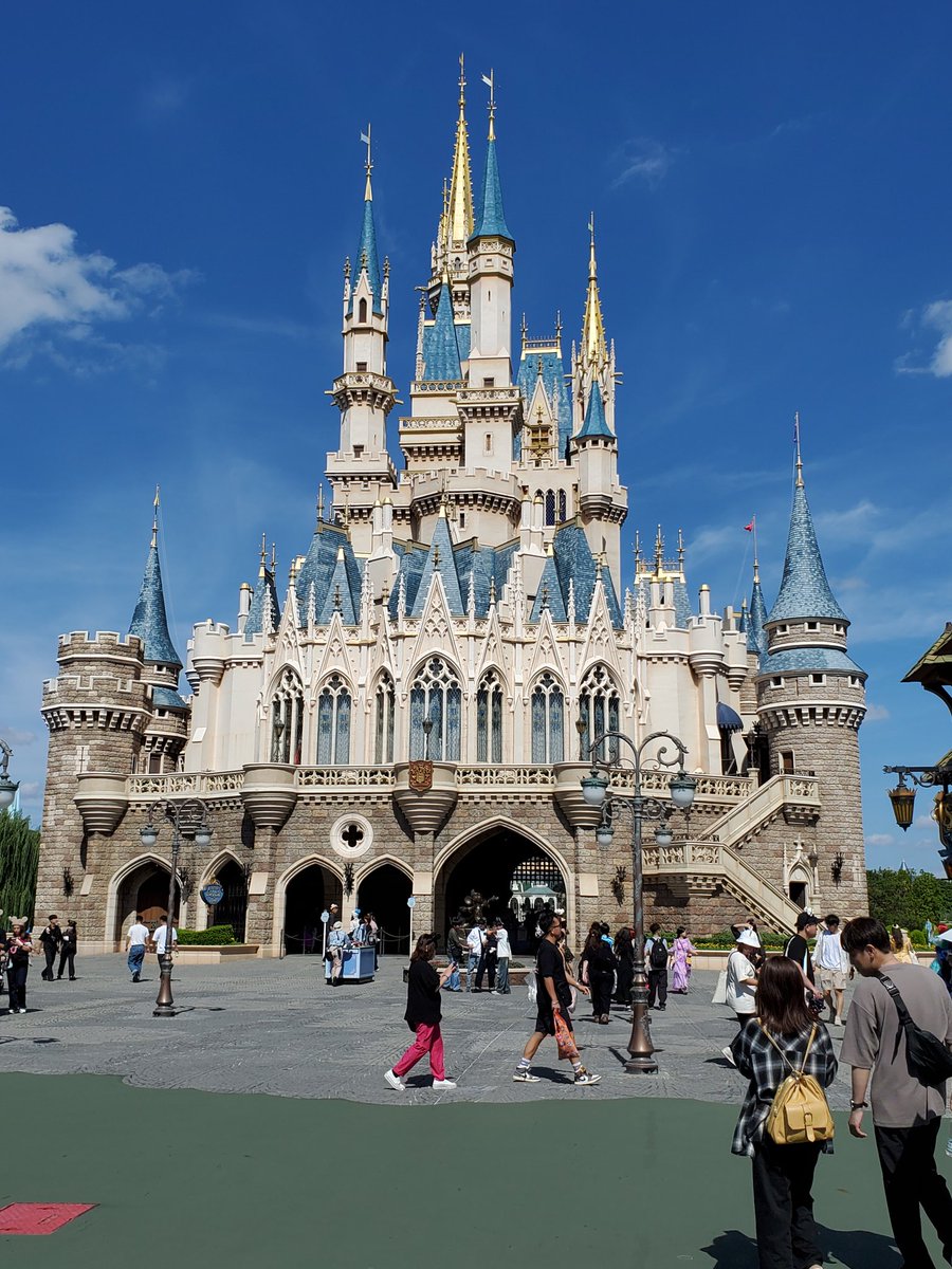 tcorh's tweet photo. そういえばこの間ディズニー行ってきました https://t.co/GctinbufPU