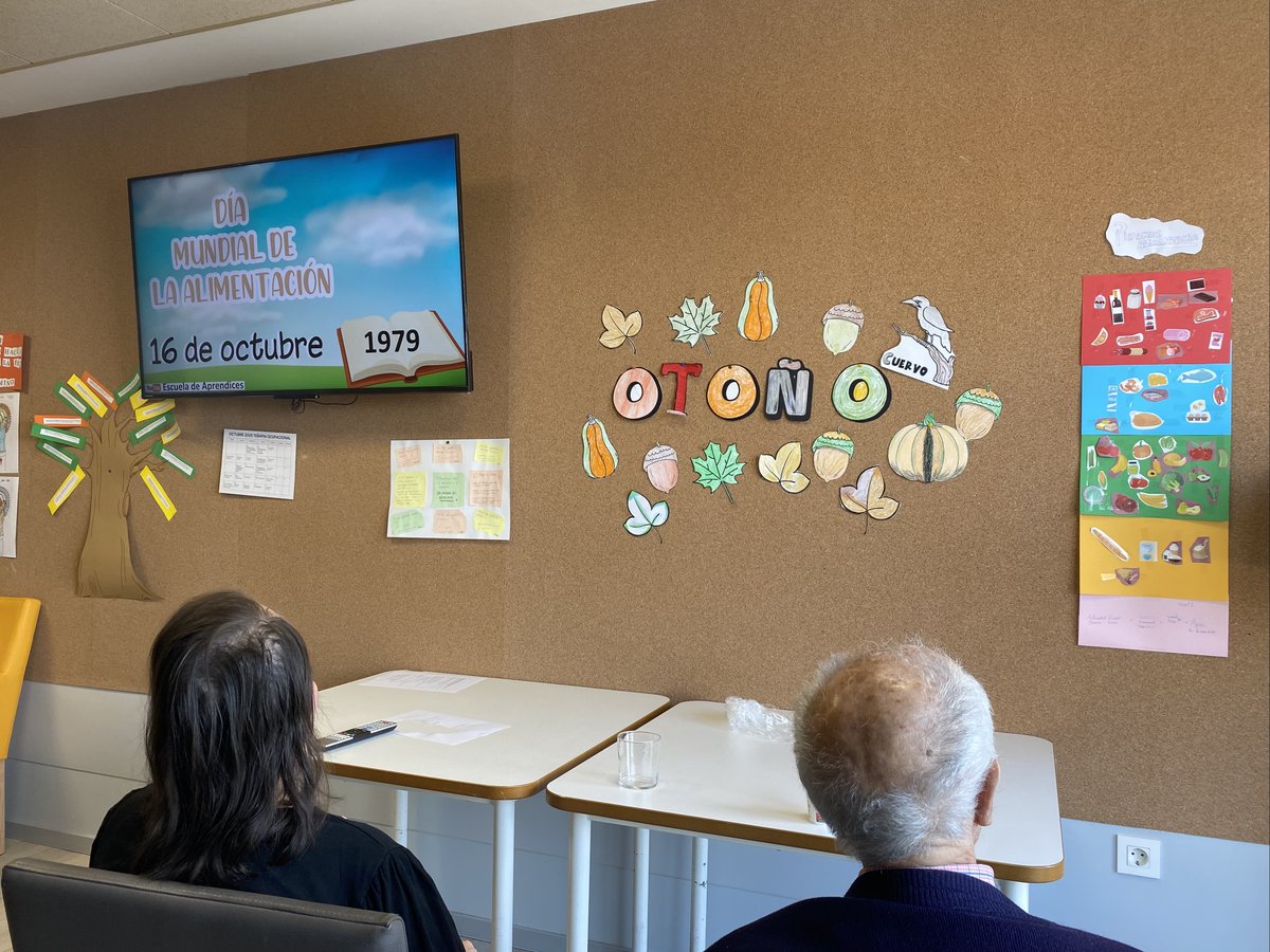 😋Con motivo del Día Mundial de la Alimentación, hemos creado nuestra propia pirámide, colocando los diferentes alimentos según el nivel al que pertenecen. 🥕🧀
Además, vimos un vídeo explicativo de la ONU que nos ha ayudado a comprender mejor estos conceptos.
#ResidenciasClece