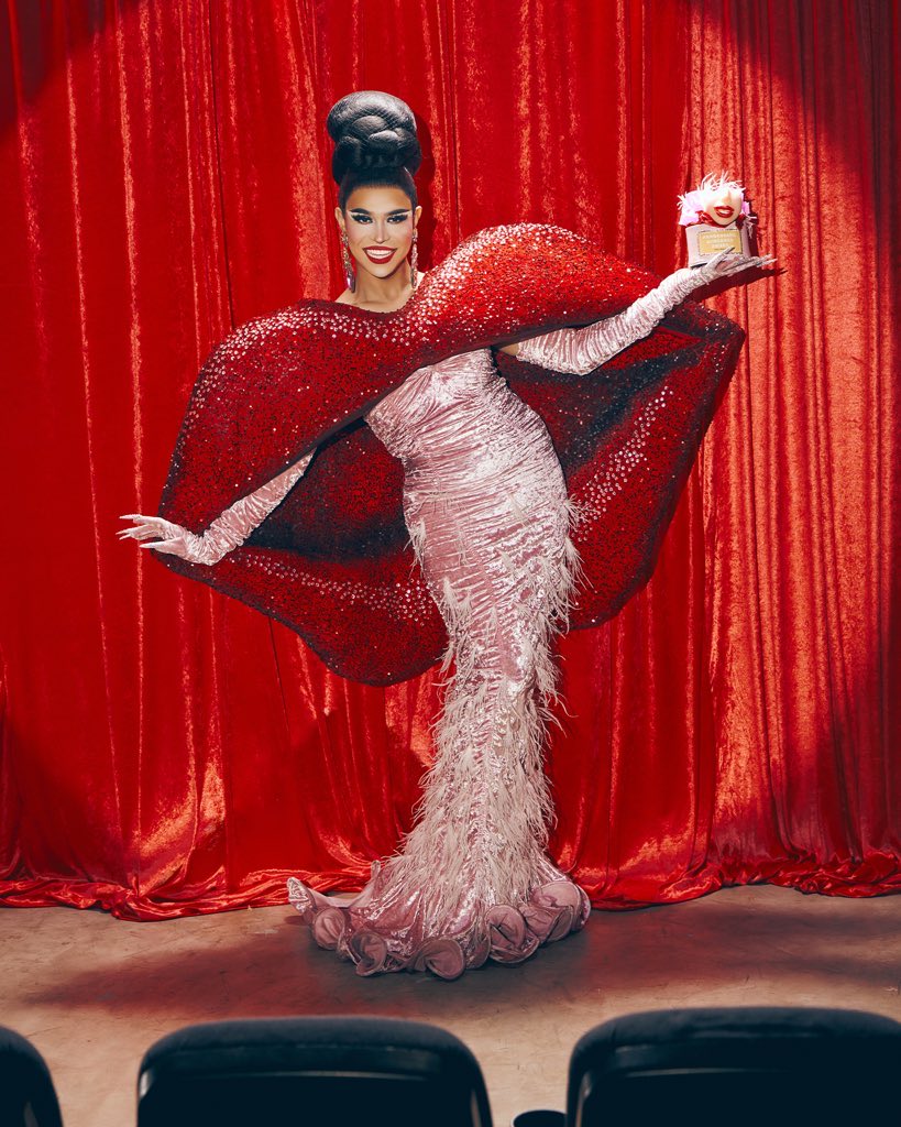 To my original babygurl <a href="/VinasDeluxe/">Viñas Deluxe #MisisIt</a> and our Divine bunso, congratulations for a very beautiful Slaysian Royale run! I admire your growth so much and how you push your own boundaries and continuously reinvent yourself. Hanga ako sa kasipagan mo and I’m so happy kasi nagbunga