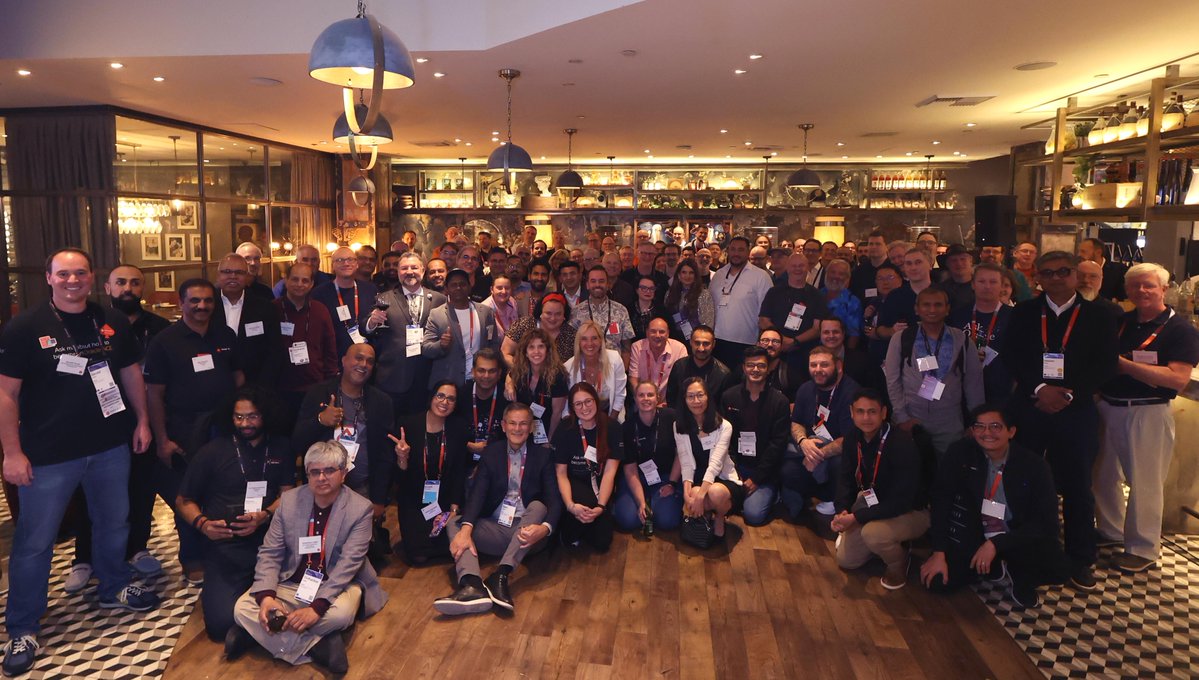oracleace's tweet image. What an inspiring night! 🌟 Last night in Las Vegas, we gathered with over 100 passionate Oracle ACEs and Oracle leadership for an unforgettable ACE dinner at Oracle AI World. It was an evening filled with great conversations, valuable networking, and community spirit.
A…