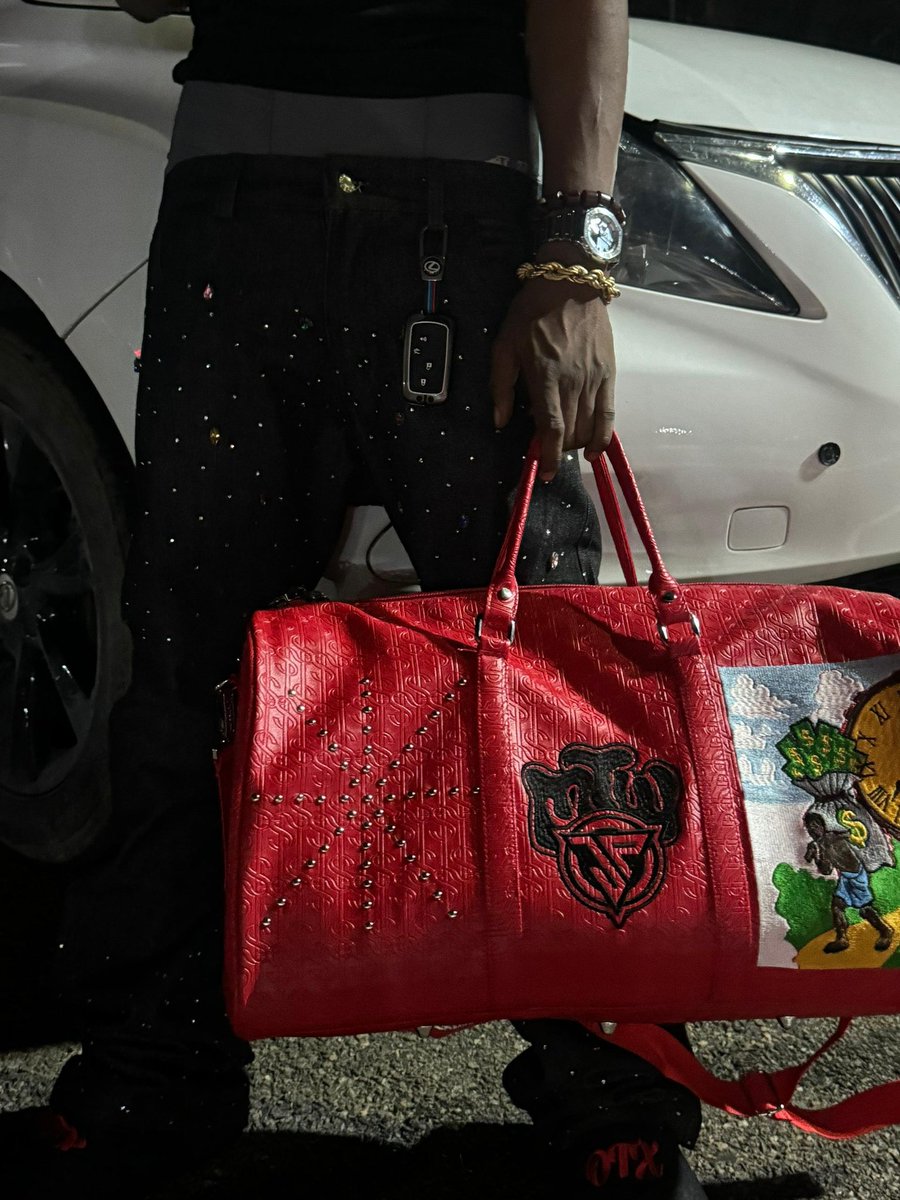 Jaypeebagss's tweet photo. Yes oo I make custom design bags 💼 
Shop the look https://t.co/pUjmsYv9FZ