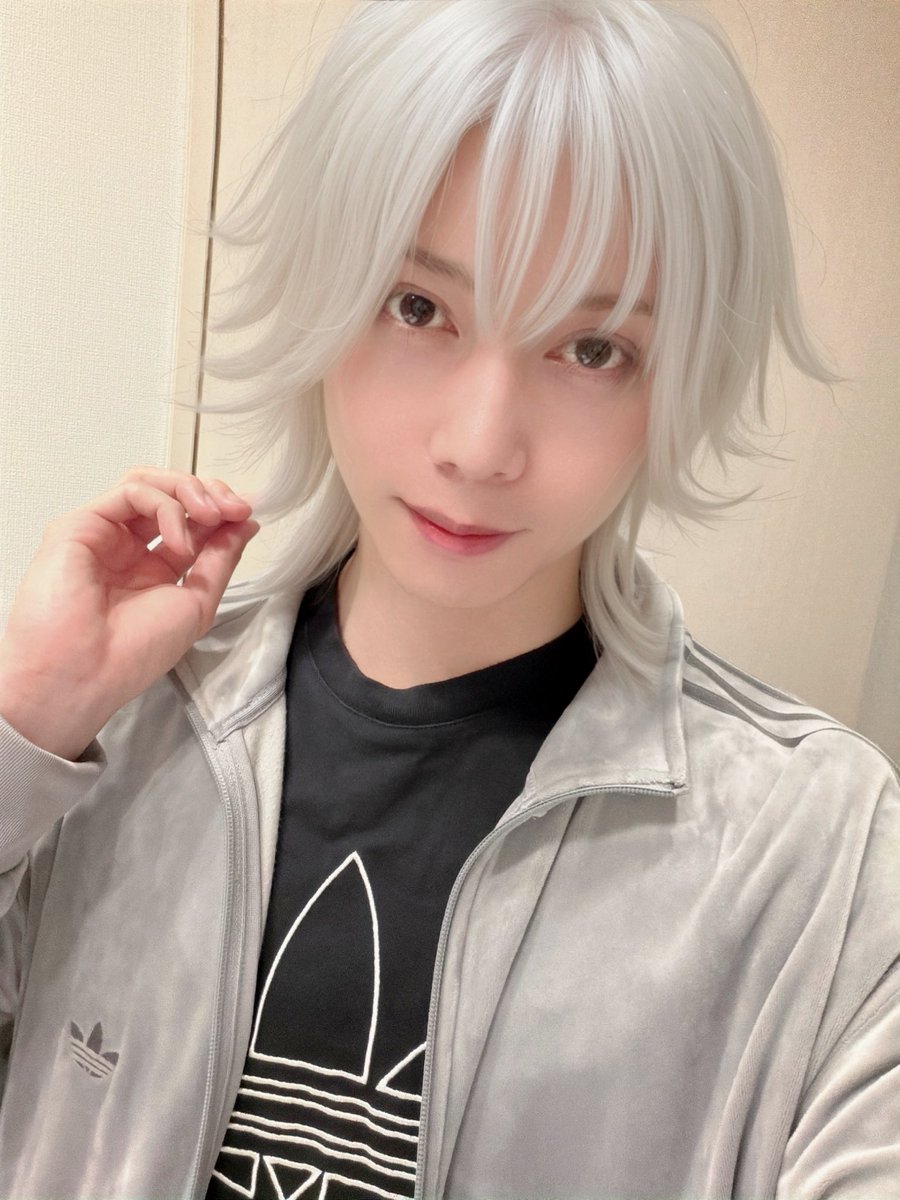 今髪型が鶴丸に似てるなぁ〜とふと思い、
出来心でAIで色変えてみました✨

#鶴丸国永