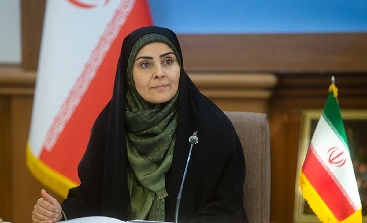 عزل فوری مدیر فرودگاه اردبیل فقط به دلیل اجرای قانون!
اگر یک وزیر به بازرسی کیف خود اعتراض دارد، چطور می‌تواند از مردم انتظار تبعیت از قانون را داشته باشد.
این یعنی در این مملکت، کیف خانم وزیر از اجرای قانون مهم‌تر است!