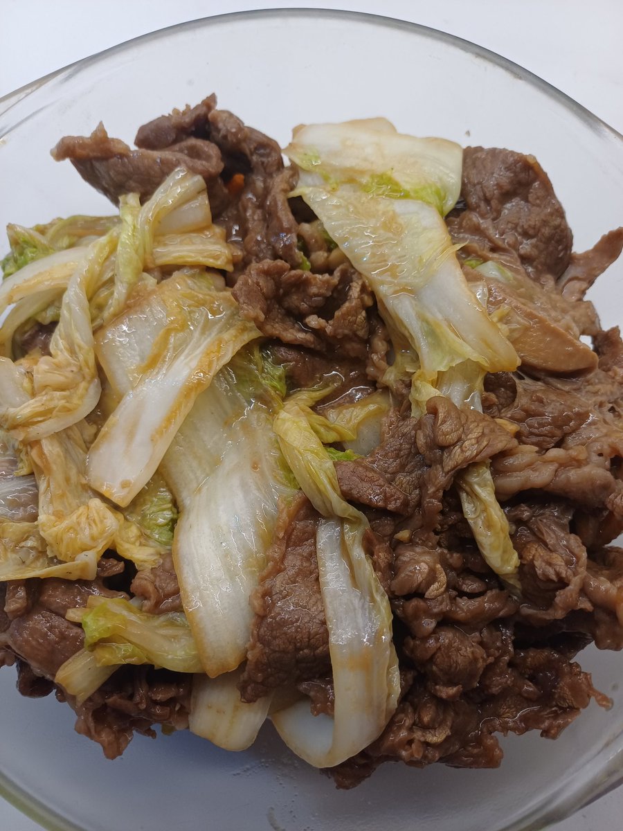 I like the outcome of this picture and good shit ulam. Beef napa cabbage stir fry. I'm such a great chef 😏