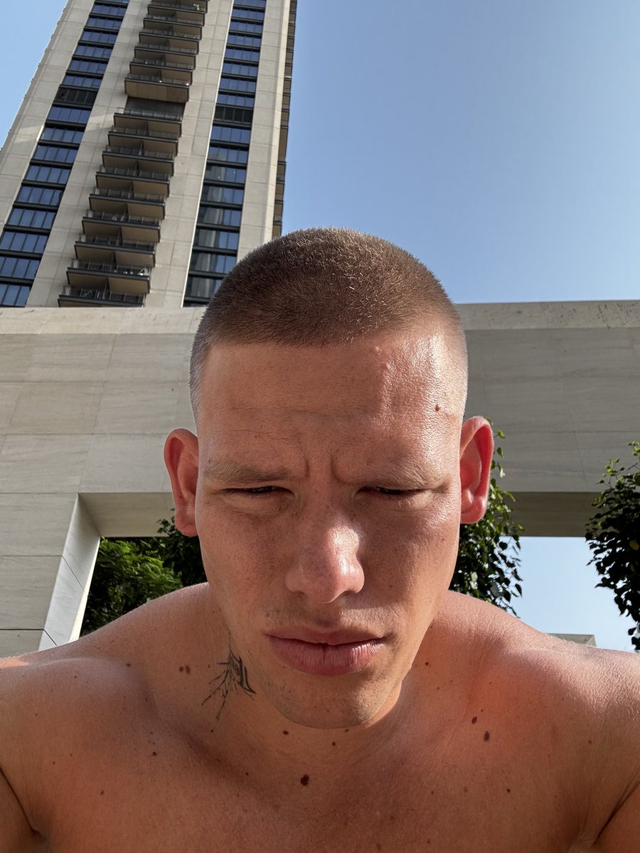 I gym I eat I get raped by orange man I repeat 

Gm