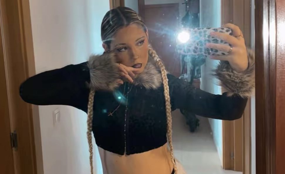 kittyyh666's tweet image. un dia mas #devoré