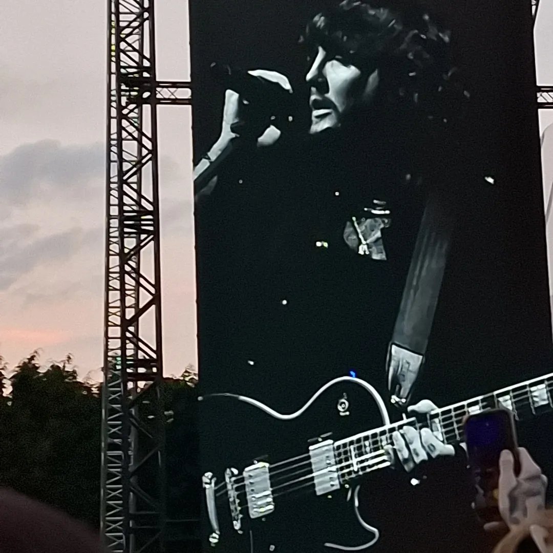 LoveJames_Liam's tweet photo. Counting down the days until we are seeing James live again 🩵🖤 @LoveJames_Harry https://t.co/eL9H0dXRaf