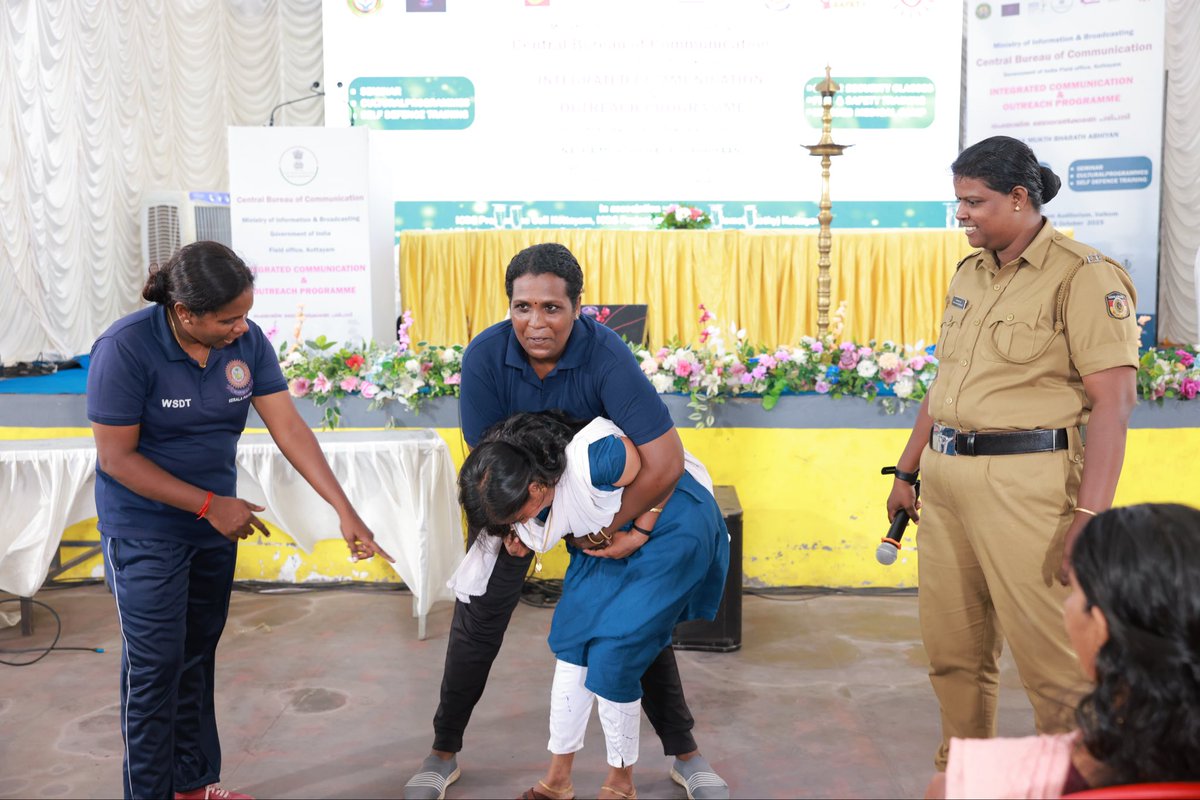 CBCTrivandrum's tweet image. Smt. Shishira and Smt. Neethu, Women Police Cell led a demonstration session on #selfdefence for women on Day 1 of the ICOP (Medium) at Vaikom, organised by CBC FO Kottayam.
#safetyskills.
#WomenEmpowerment #SwasthNaariSashaktParivaar 

@PIB_India @MIB_India @PIBWCD @MinistryWCD