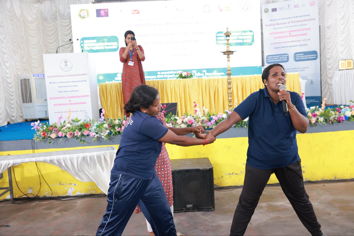 CBCTrivandrum's tweet image. Smt. Shishira and Smt. Neethu, Women Police Cell led a demonstration session on #selfdefence for women on Day 1 of the ICOP (Medium) at Vaikom, organised by CBC FO Kottayam.
#safetyskills.
#WomenEmpowerment #SwasthNaariSashaktParivaar 

@PIB_India @MIB_India @PIBWCD @MinistryWCD