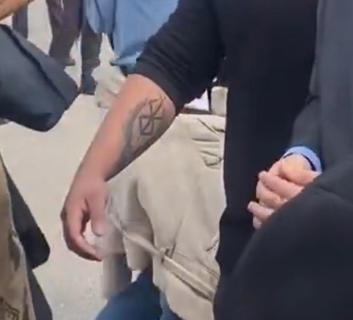 acefal0's tweet photo. evidentemente el seguripa mamporrero de vito quiles tiene esto tatuado https://t.co/iQcmlbdhlf
