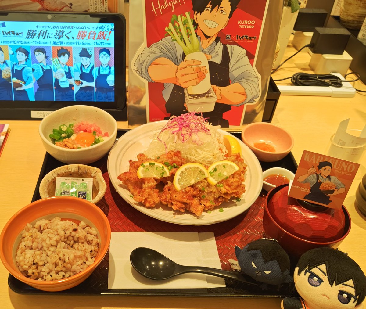 大地さんの定食を頼んだら、
今度は黒尾さんに
目の前で大根すり下ろしていただきました😂