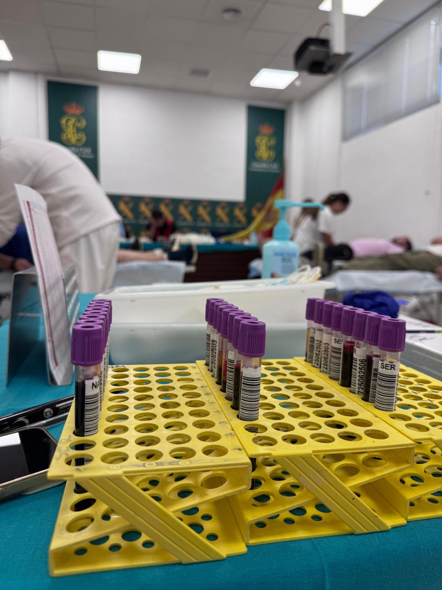 🩸Ejemplo de compromiso y solidaridad

Ayer, la <a href="/GCAlicante/">Guardia Civil Alicante</a> demostró una vez más, su gran implicación con la donación de sangre💪💚

📊 Desde 2008, la comandancia de #Alicante colabora con el Centro de Transfusión, alcanzando un total de:
✔️ 1.002 donaciones

Gracias por dar vida