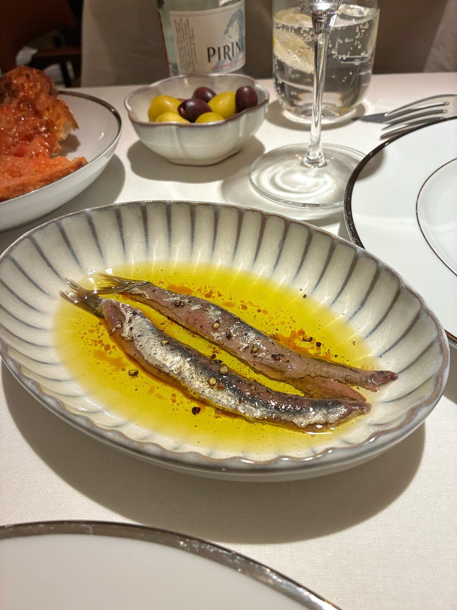 josbgs's tweet photo. Me ha gustado mucho una de las aperturas más sonadas de este 2025: Caja de cerillas

Cocina de siempre, buen producto y buen ambiente, a mí no me hace falta más.

#Restaurante #restaurantesmadrid https://t.co/nbwXDHMvwV