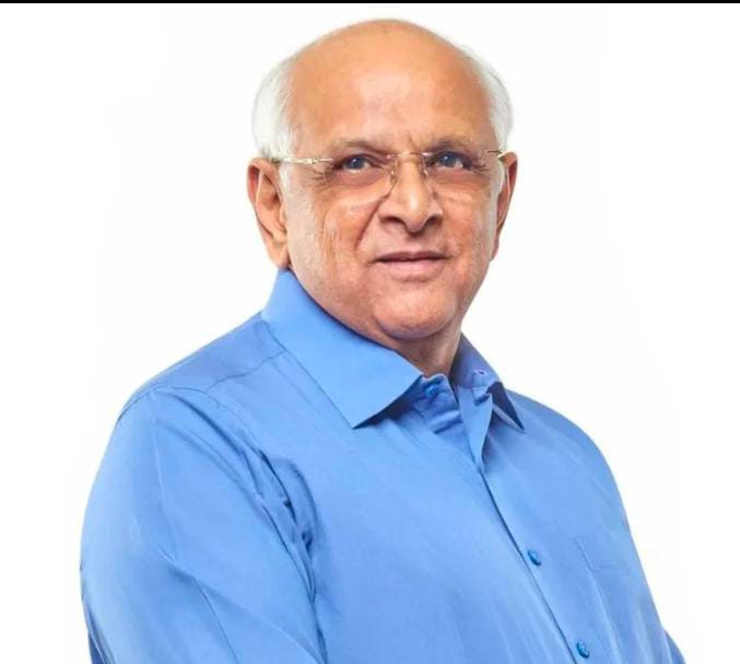 JaikyYadav16's tweet image. गुजरात में CM भूपेंद्र पटेल को छोड़कर सभी मंत्रियों ने दिया इस्तीफा।