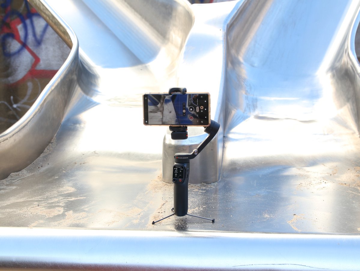 notebookcheck's tweet image. Smartphone-Gimbal mit Selfiestick und KI-Kamera-Modul - Hohem iSteady V3 Ultra im Test dlvr.it/TNjSSN #SmartphoneGimbal #Selfiestick #KameraModul #Hohem #iSteadyV3Ultra