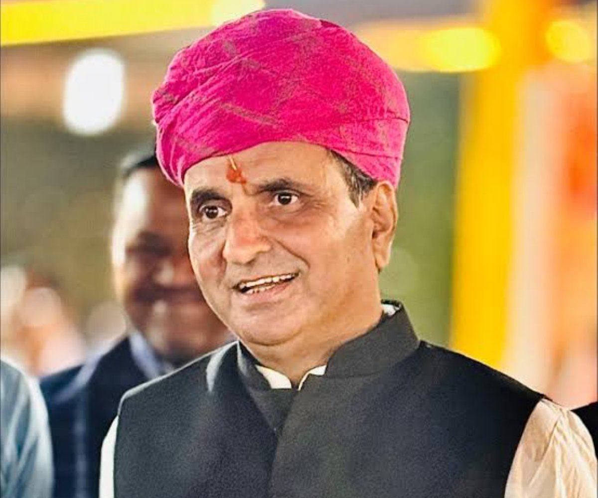 thethakurforce's tweet image. EWS के गुमनाम नायक : सच्चे योगदानकर्ताओं को मिले पहचान
आज जब सामाजिक न्याय और अवसर की समानता पर चर्चा अपने चरम पर है, तो EWS (Economically Weaker Section)की नीति को लेकर कई तरह के दावे और भ्रम फैलाए जा रहे हैं।
सच्चाई यह है कि EWS नीति के गहन अध्ययन और सार्थक सरलीकरण के पीछे…