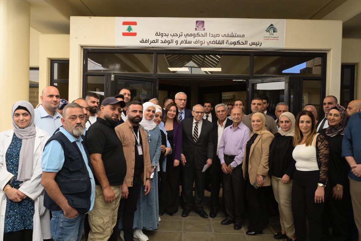 grandserail's tweet photo. أنهى رئيس الحكومة #نواف_سلام جولته في المحطة الاولى من زيارته صيدا  في المستشفى التركي  الحكومي، حيث جال يرافقه وزراء: البيئة تمارا  الزين، الأشغال العامة والنقل فايز رسامني، الطاقة والمياه جوزيف صدي،  في أقسامه وعاين عن قرب متطلباته، واستمع من رئيسة مجلس ادارة المستشفى منى الترياقي الى شرح مفصّل عن الأقسام والاحتياجات، وكذلك من عدد من الموظفين على ضرورة إيلاء القطاع الصحي الرسمي عناية ورعاية لازمة .

بعد ذلك توجه إلى مرفأ صيدا، حيث تفقّد  سوق السمك.
#مجلس_الوزراء #لبنان #pcm